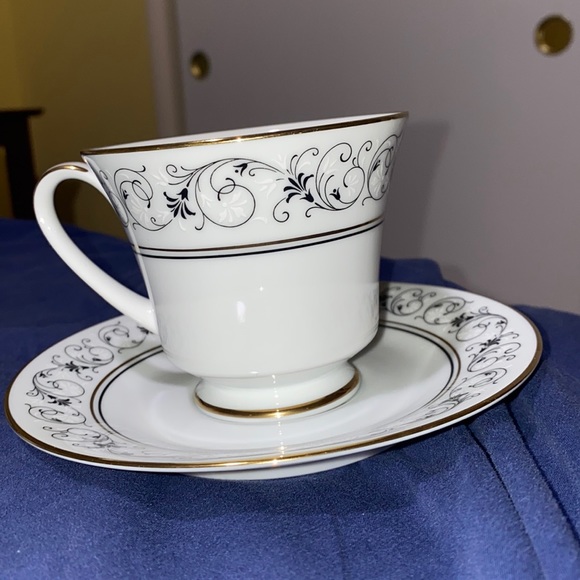 🐇 Nearly NEW Noritake set of Bone China tea cups coffee
